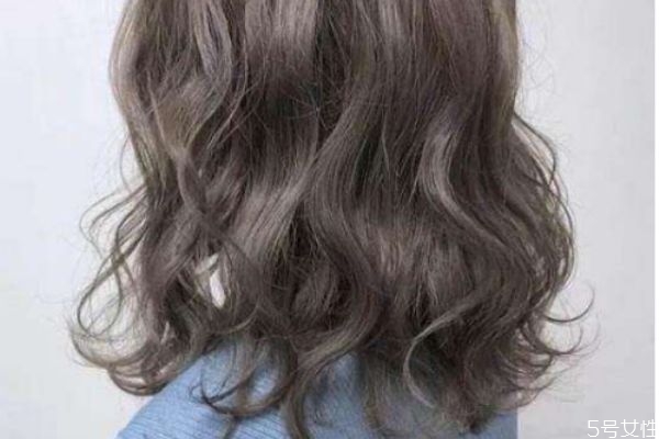 黑茶色為什么不明顯 黑茶色和冷棕色哪個好看 黑茶色為什么不明顯 黑茶色和冷棕色哪個好看