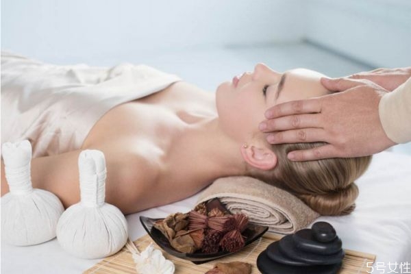 臉上為什么會長痘痘 臉上反復長痘痘的原因 臉上為什么會長痘痘 臉上反復長痘痘的原因