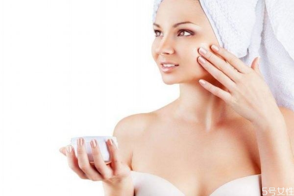 臉上長痘痘原因 臉上長痘痘的正確做法 臉上長痘痘原因 臉上長痘痘的正確做法