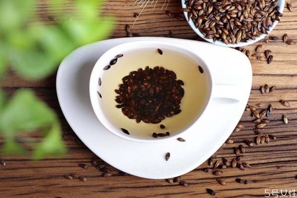 喝大麥茶可以回奶嗎 大麥茶有回奶的功效嗎 喝大麥茶可以回奶嗎 大麥茶有回奶的功效嗎