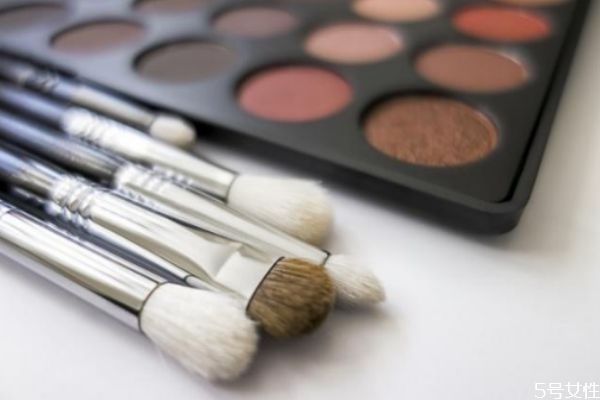 化妝刷買動(dòng)物毛還是人造纖維 動(dòng)物毛化妝刷和纖維毛區(qū)分 化妝刷買動(dòng)物毛還是人造纖維 動(dòng)物毛化妝刷和纖維毛區(qū)分