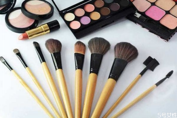 化妝刷買動(dòng)物毛還是人造纖維 動(dòng)物毛化妝刷和纖維毛區(qū)分 化妝刷買動(dòng)物毛還是人造纖維 動(dòng)物毛化妝刷和纖維毛區(qū)分