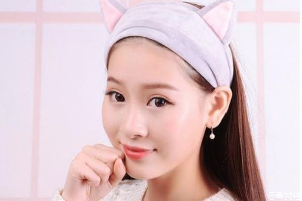 夏季應(yīng)該怎么畫底妝 夏季畫底妝的正確方法 夏季應(yīng)該怎么畫底妝 夏季畫底妝的正確方法