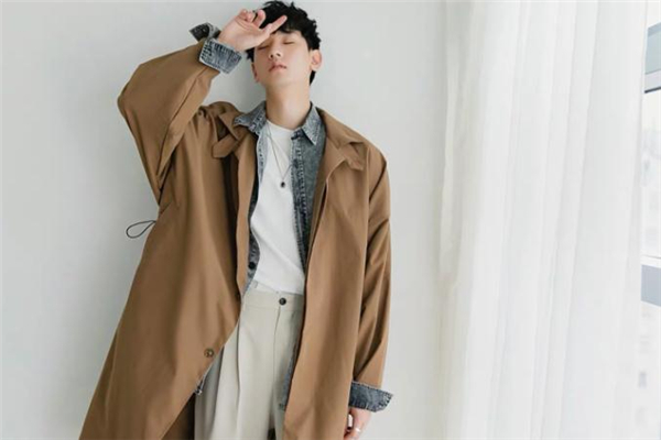 風(fēng)衣怎么疊穿好看 男生風(fēng)衣疊搭圖片 風(fēng)衣怎么疊穿好看 男生風(fēng)衣疊搭圖片
