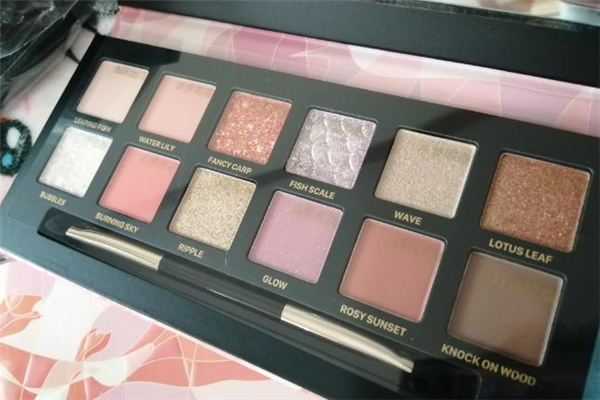 完美日記錦鯉盤多少錢 完美日記錦鯉盤是限定嗎 完美日記錦鯉盤多少錢 完美日記錦鯉盤是限定嗎