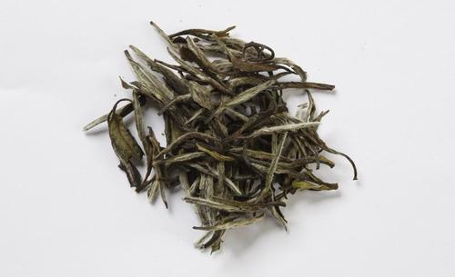 白牡丹茶有什么保健作用 白牡丹茶和貢眉哪個好 白牡丹茶有什么保健作用 白牡丹茶和貢眉哪個好