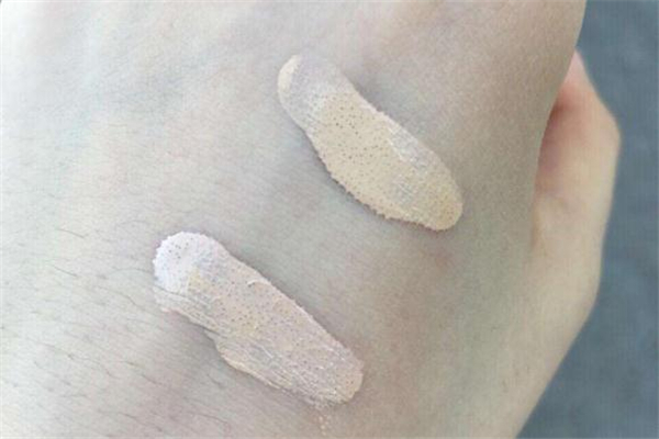 花西子粉底液多少錢 花西子粉底液和氣墊哪個(gè)好 花西子粉底液多少錢 花西子粉底液和氣墊哪個(gè)好