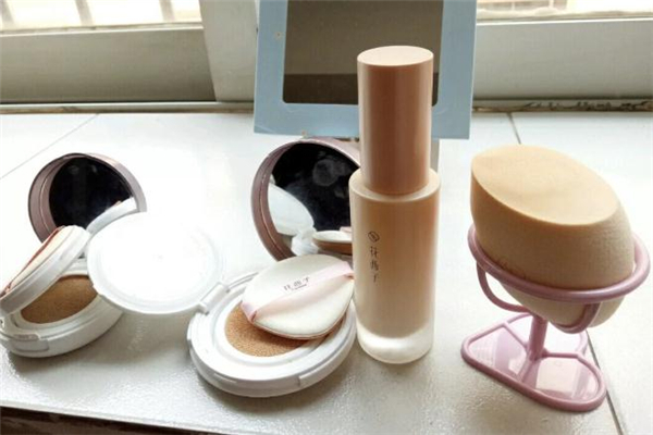 花西子粉底液色號(hào) 花西子粉底液適合什么膚質(zhì) 花西子粉底液色號(hào) 花西子粉底液適合什么膚質(zhì)