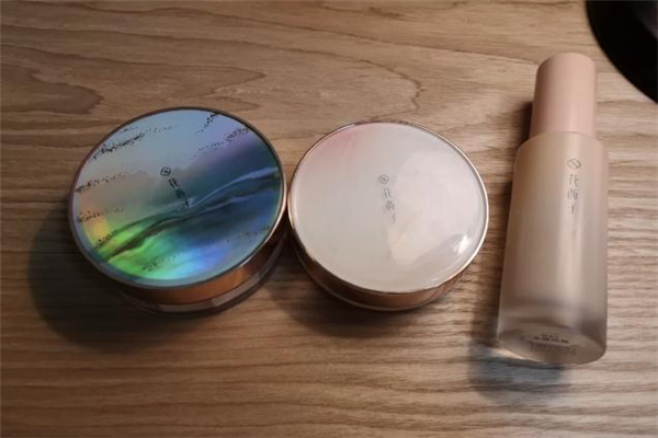 花西子粉底液色號(hào) 花西子粉底液適合什么膚質(zhì) 花西子粉底液色號(hào) 花西子粉底液適合什么膚質(zhì)