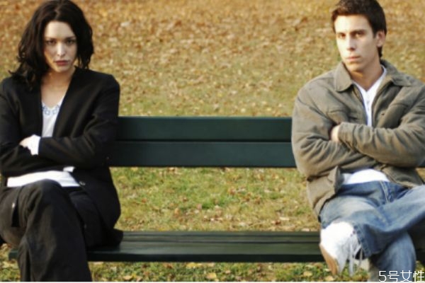 分手?jǐn)嗦?lián)21天法則 為什么一定要斷聯(lián)21天 分手?jǐn)嗦?lián)21天法則 為什么一定要斷聯(lián)21天