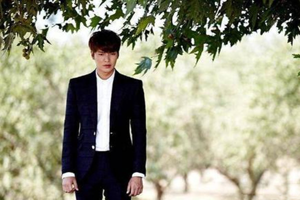 男生喜歡你卻又疏遠(yuǎn)你的心理 男生喜歡你為什么會(huì)疏遠(yuǎn)你 男生喜歡你卻又疏遠(yuǎn)你的心理 男生喜歡你為什么會(huì)疏遠(yuǎn)你