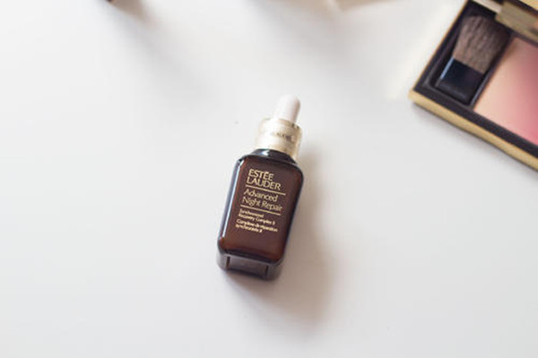 雅詩蘭黛護(hù)膚品能修復(fù)角質(zhì)層薄嗎 雅詩蘭黛修復(fù)角質(zhì)層薄用哪幾款 雅詩蘭黛護(hù)膚品能修復(fù)角質(zhì)層薄嗎 雅詩蘭黛修復(fù)角質(zhì)層薄用哪幾款