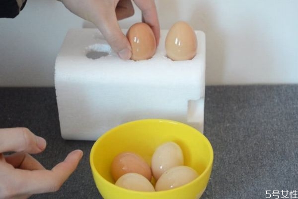 雞蛋變質(zhì)的現(xiàn)象有什么 如何分辨雞蛋是否變質(zhì) 雞蛋變質(zhì)的現(xiàn)象有什么 如何分辨雞蛋是否變質(zhì)