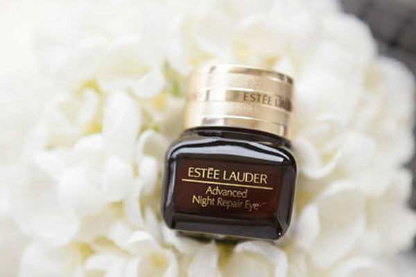 雅詩(shī)蘭黛小棕瓶眼霜的功效 雅詩(shī)蘭黛小棕瓶眼霜的成分