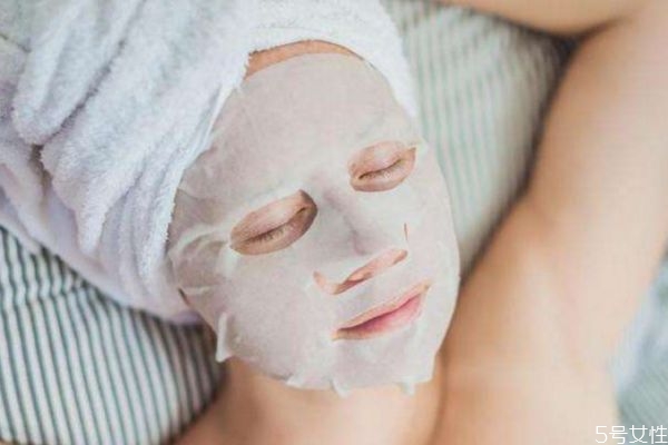 面部閉口形成的原因 為什么面部會(huì)有閉口 面部閉口形成的原因 為什么面部會(huì)有閉口