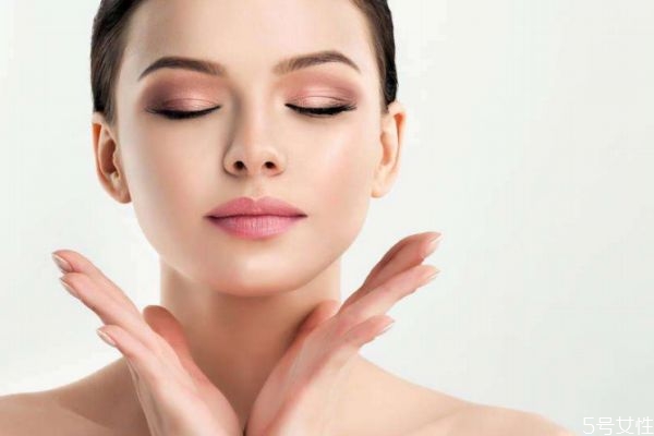 面部閉口形成的原因 為什么面部會(huì)有閉口 面部閉口形成的原因 為什么面部會(huì)有閉口