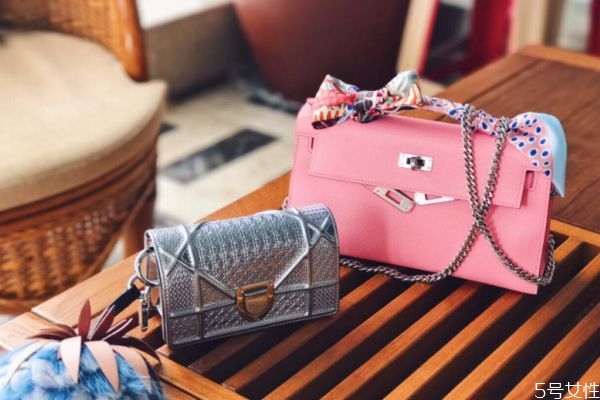 愛馬仕包包怎么區(qū)分真假 辨別愛馬仕包包的方法 愛馬仕包包怎么區(qū)分真假 辨別愛馬仕包包的方法