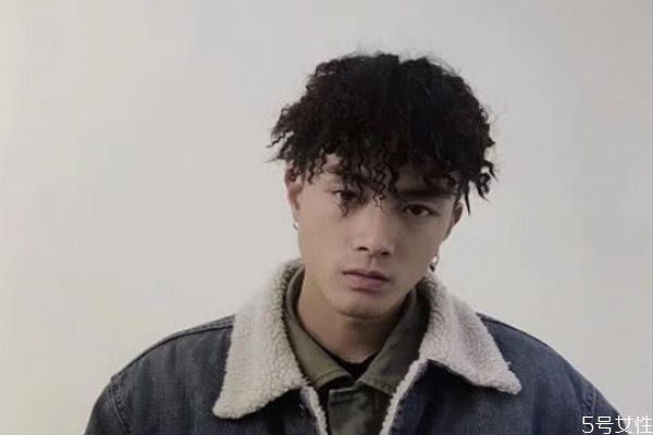 2020最火的男生發(fā)型 哪些男生發(fā)型是2020最火的 2020最火的男生發(fā)型 哪些男生發(fā)型是2020最火的