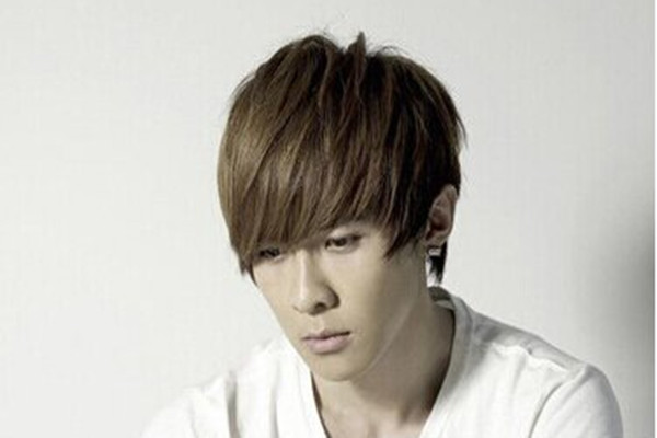 男生夏天適合染什么發(fā)色 男生夏天染什么發(fā)色好看 男生夏天適合染什么發(fā)色 男生夏天染什么發(fā)色好看