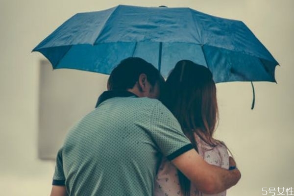 怎樣發(fā)信息暗示想他了 讓男人聽了更愛(ài)你的話 怎樣發(fā)信息暗示想他了 讓男人聽了更愛(ài)你的話