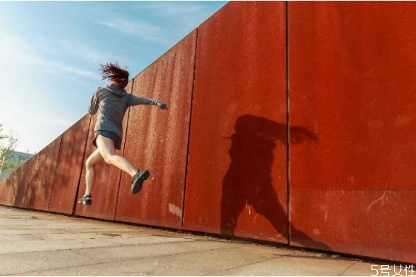 做運(yùn)動(dòng)出汗對皮膚好嗎 大量出汗對皮膚的好處 做運(yùn)動(dòng)出汗對皮膚好嗎 大量出汗對皮膚的好處