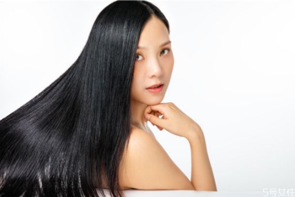 怎么樣給長頭發(fā)打薄 為什么頭發(fā)打薄后容易翹 怎么樣給長頭發(fā)打薄 為什么頭發(fā)打薄后容易翹