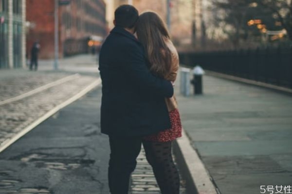 男生會隨便撩女生嗎 男生追女生撩和追有什么區(qū)別 男生會隨便撩女生嗎 男生追女生撩和追有什么區(qū)別