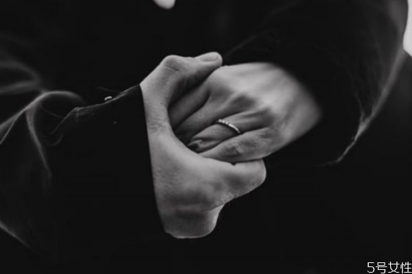 初戀男生說自己不適合談戀愛 男生說不合適還有機會嗎 初戀男生說自己不適合談戀愛 男生說不合適還有機會嗎