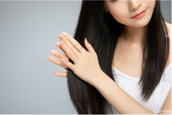 怎么樣給長頭發(fā)打薄 為什么頭發(fā)打薄后容易翹 怎么樣給長頭發(fā)打薄 為什么頭發(fā)打薄后容易翹