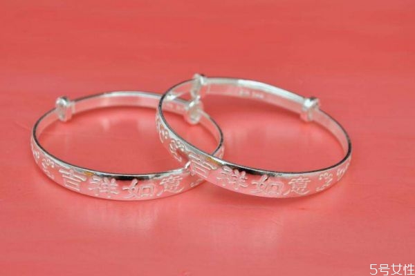 銀鐲子發(fā)黃怎么辦 銀鐲子發(fā)黃怎么解決 銀鐲子發(fā)黃怎么辦 銀鐲子發(fā)黃怎么解決