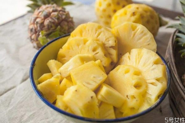 菠蘿應(yīng)該怎么催熟 催熟菠蘿的方法 菠蘿應(yīng)該怎么催熟 催熟菠蘿的方法