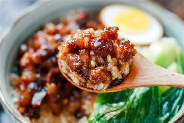 鹵肉飯的熱量 鹵肉飯吃了長(zhǎng)胖嗎 鹵肉飯的熱量 鹵肉飯吃了長(zhǎng)胖嗎
