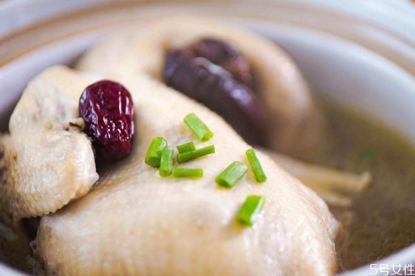 老母雞燉湯怎么做營(yíng)養(yǎng) 老母雞燉湯的營(yíng)養(yǎng)做法 老母雞燉湯怎么做營(yíng)養(yǎng) 老母雞燉湯的營(yíng)養(yǎng)做法