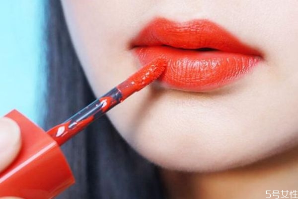 嘴唇上長(zhǎng)泡結(jié)痂怎么辦 嘴唇上長(zhǎng)泡上火怎么辦 嘴唇上長(zhǎng)泡結(jié)痂怎么辦 嘴唇上長(zhǎng)泡上火怎么辦