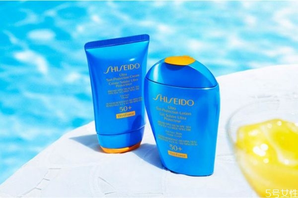 涂完防曬霜后臉上出油怎么辦 涂完防曬霜后多久上妝 涂完防曬霜后臉上出油怎么辦 涂完防曬霜后多久上妝