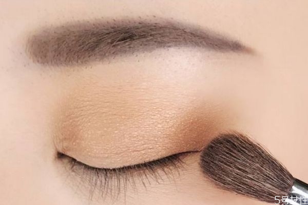 夏季最常用的眼影顏色有什么 夏季如何挑選眼影顏色 夏季最常用的眼影顏色有什么 夏季如何挑選眼影顏色