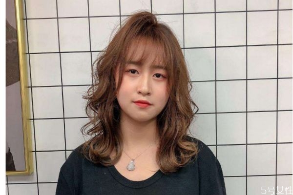 適合中長頭發(fā)的發(fā)型有什么 什么發(fā)型適合中長頭發(fā) 適合中長頭發(fā)的發(fā)型有什么 什么發(fā)型適合中長頭發(fā)