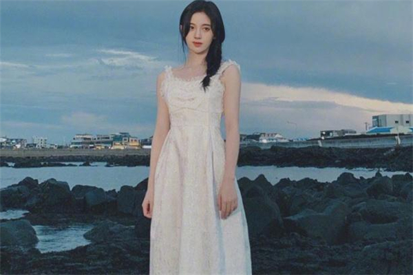 海邊度假梳什么發(fā)型好看 適合海邊度假的發(fā)型 海邊度假梳什么發(fā)型好看 適合海邊度假的發(fā)型