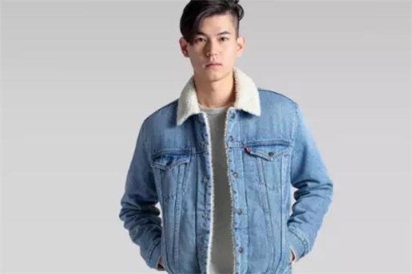 羊羔毛牛仔外套怎么搭配 羊羔毛牛仔外套里面穿什么 羊羔毛牛仔外套怎么搭配 羊羔毛牛仔外套里面穿什么