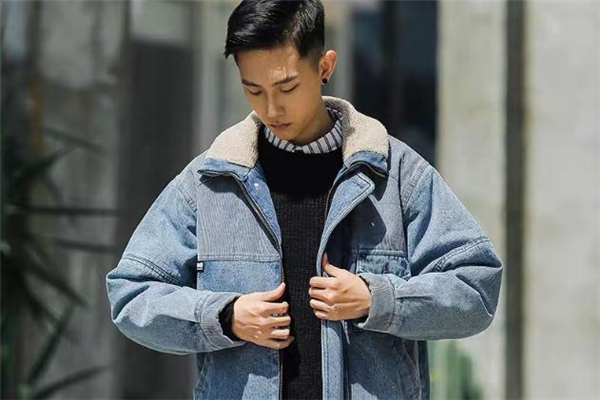 羊羔毛牛仔外套怎么搭配 羊羔毛牛仔外套里面穿什么 羊羔毛牛仔外套怎么搭配 羊羔毛牛仔外套里面穿什么