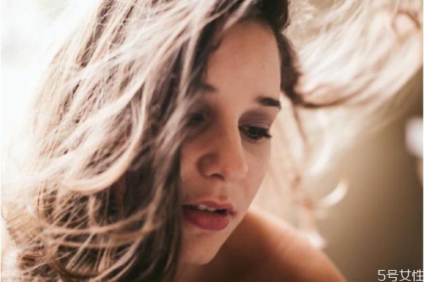 分手后男人需要多久才能放下 怎樣度過(guò)失戀難熬期