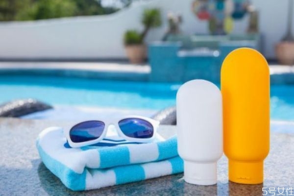 妝前乳和隔離霜哪個先用 妝前乳能隔離彩妝嗎 妝前乳和隔離霜哪個先用 妝前乳能隔離彩妝嗎