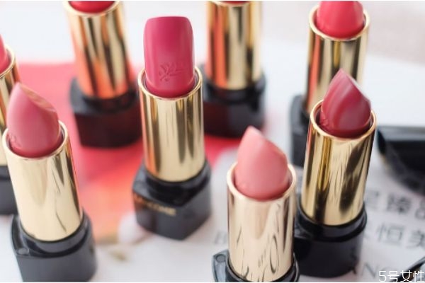 嘴唇上長泡可以涂蘆薈膠嗎 嘴唇上長泡可以涂唇膏嗎 嘴唇上長泡可以涂蘆薈膠嗎 嘴唇上長泡可以涂唇膏嗎