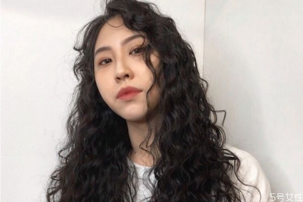 頭大臉大適合羊毛卷嗎 發(fā)量多適合羊毛卷嗎 頭大臉大適合羊毛卷嗎 發(fā)量多適合羊毛卷嗎