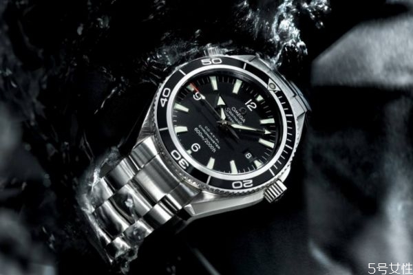 瑞士機(jī)芯和日本機(jī)芯的區(qū)別 瑞士機(jī)芯和日本機(jī)芯的不同 瑞士機(jī)芯和日本機(jī)芯的區(qū)別 瑞士機(jī)芯和日本機(jī)芯的不同