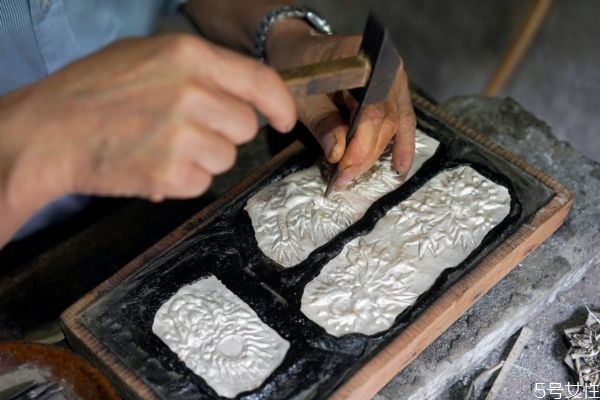 鍍銀和純銀的區(qū)別 鍍銀和純銀的不同 鍍銀和純銀的區(qū)別 鍍銀和純銀的不同