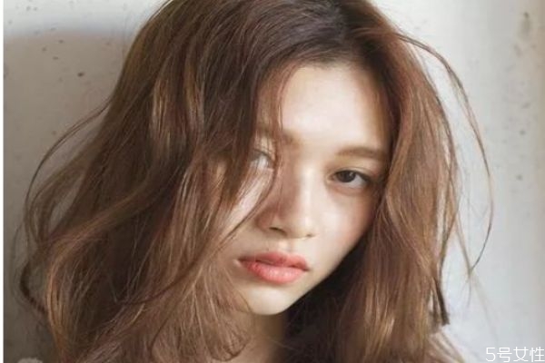 做完柔順可以用卷發(fā)棒嗎 頭發(fā)拉直后能用卷發(fā)棒嗎 做完柔順可以用卷發(fā)棒嗎 頭發(fā)拉直后能用卷發(fā)棒嗎