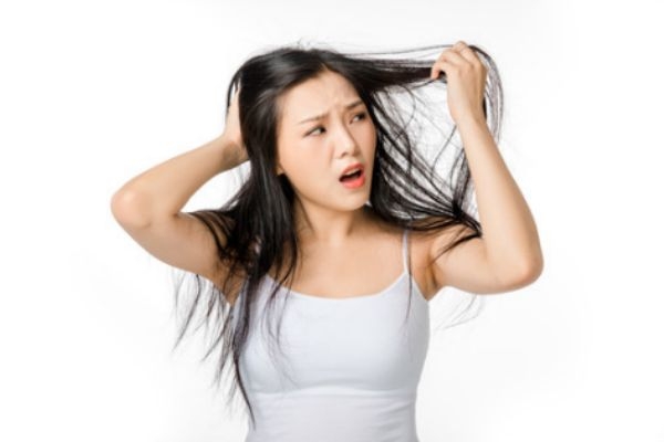 頭發(fā)往左梳還是往右梳 頭發(fā)往后倒的發(fā)型 頭發(fā)往左梳還是往右梳 頭發(fā)往后倒的發(fā)型