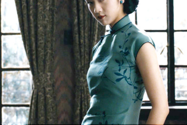 夏季旗袍選什么顏色 夏季旗袍選購技巧 夏季旗袍選什么顏色 夏季旗袍選購技巧