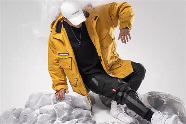 男生黃色棉服怎么搭配 男生黃色棉服里面穿什么好看 男生黃色棉服怎么搭配 男生黃色棉服里面穿什么好看